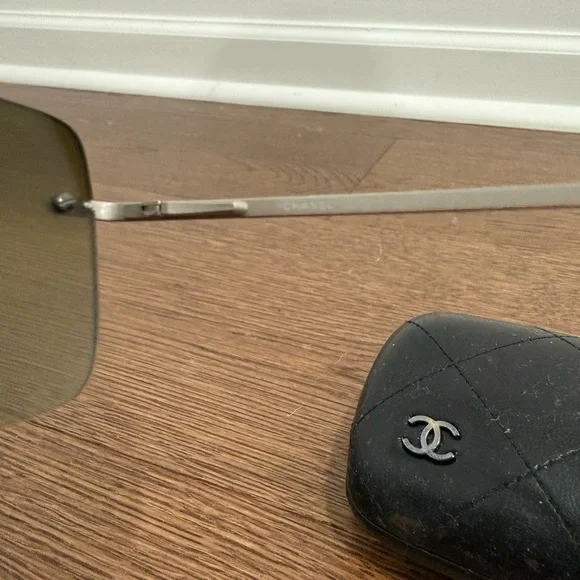 CHANEL Rimless Sunglasses Brown Lenses with Gold Trim - Picture 2 of 7